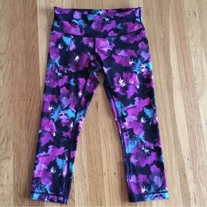 LULULEMON cropped leggings.  4 way stretch.  Running/ training 4 XS